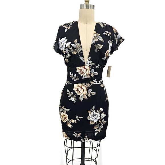 New Flynn Skye Olivia Mini Dress Womens M Black Roses Floral Rayon Pockets - Picture 2 of 8